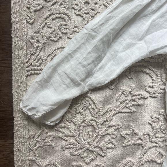 Aritzia Wilford - Linen Button down - Picture 2 of 4